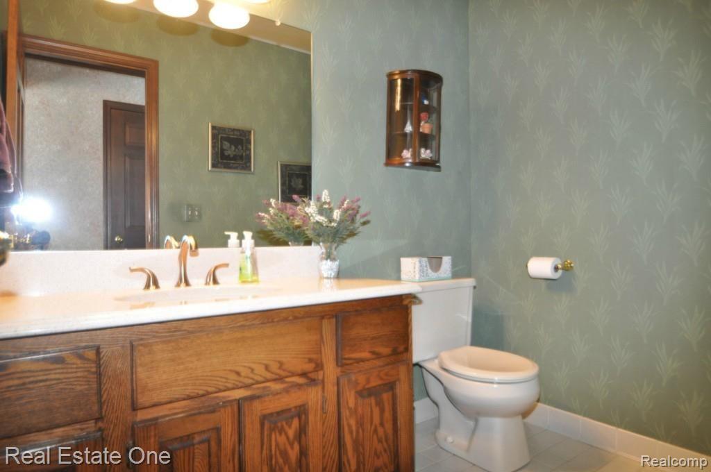 2595 Lambeth Park Rochester, MI 48306 - Photo 12 of 30 HALF BATH