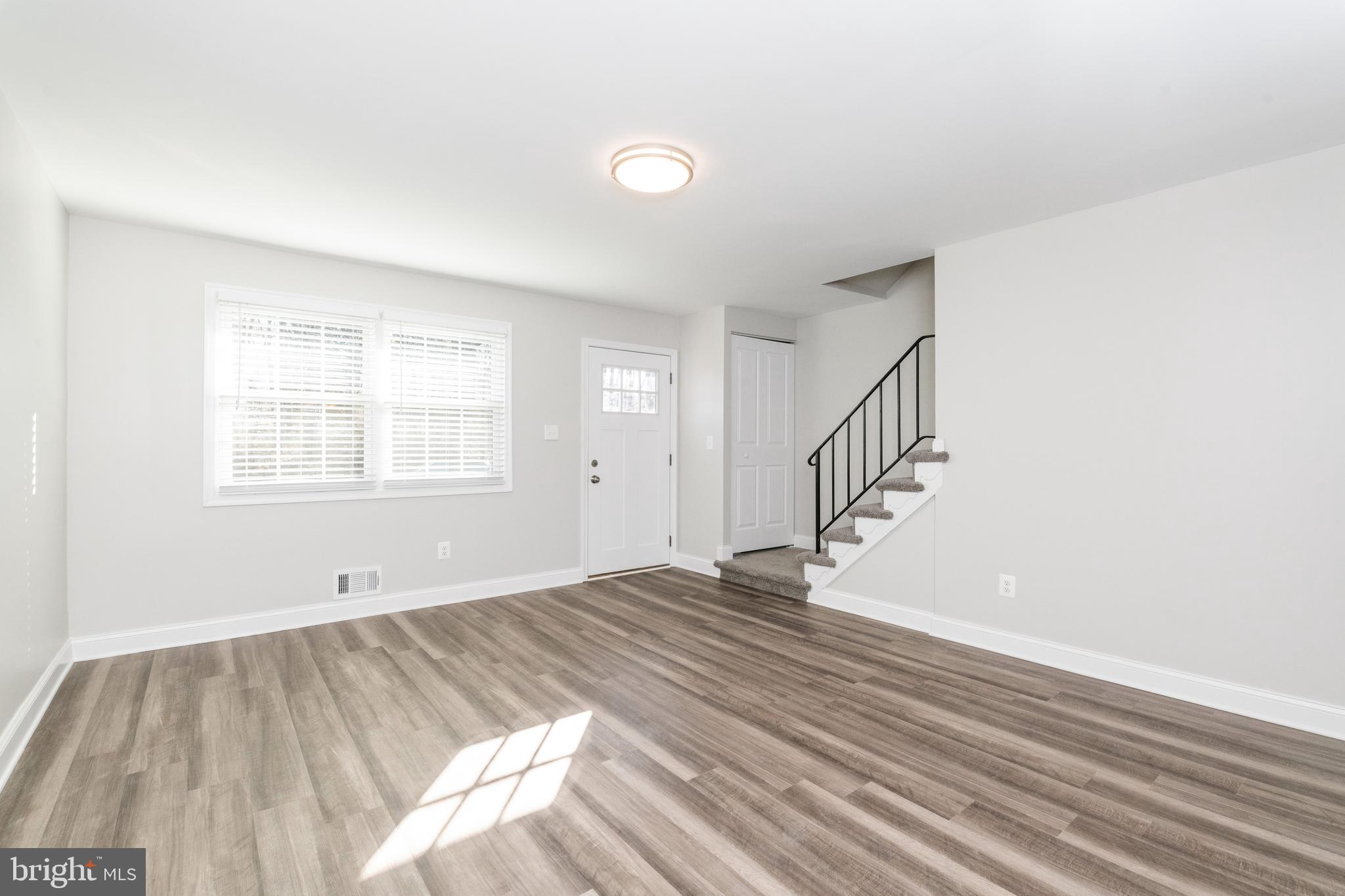 6232 Radecke Avenue Baltimore, MD 21206 - Photo 3 of 26 Living Room