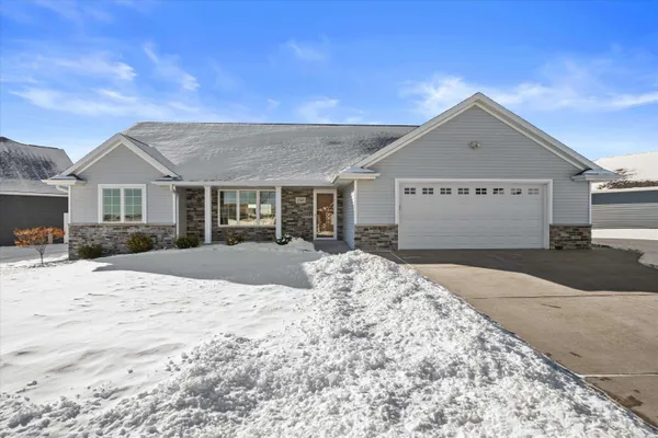 $499,000 | 1735 Red Oak Street, Green Bay, WI 54313