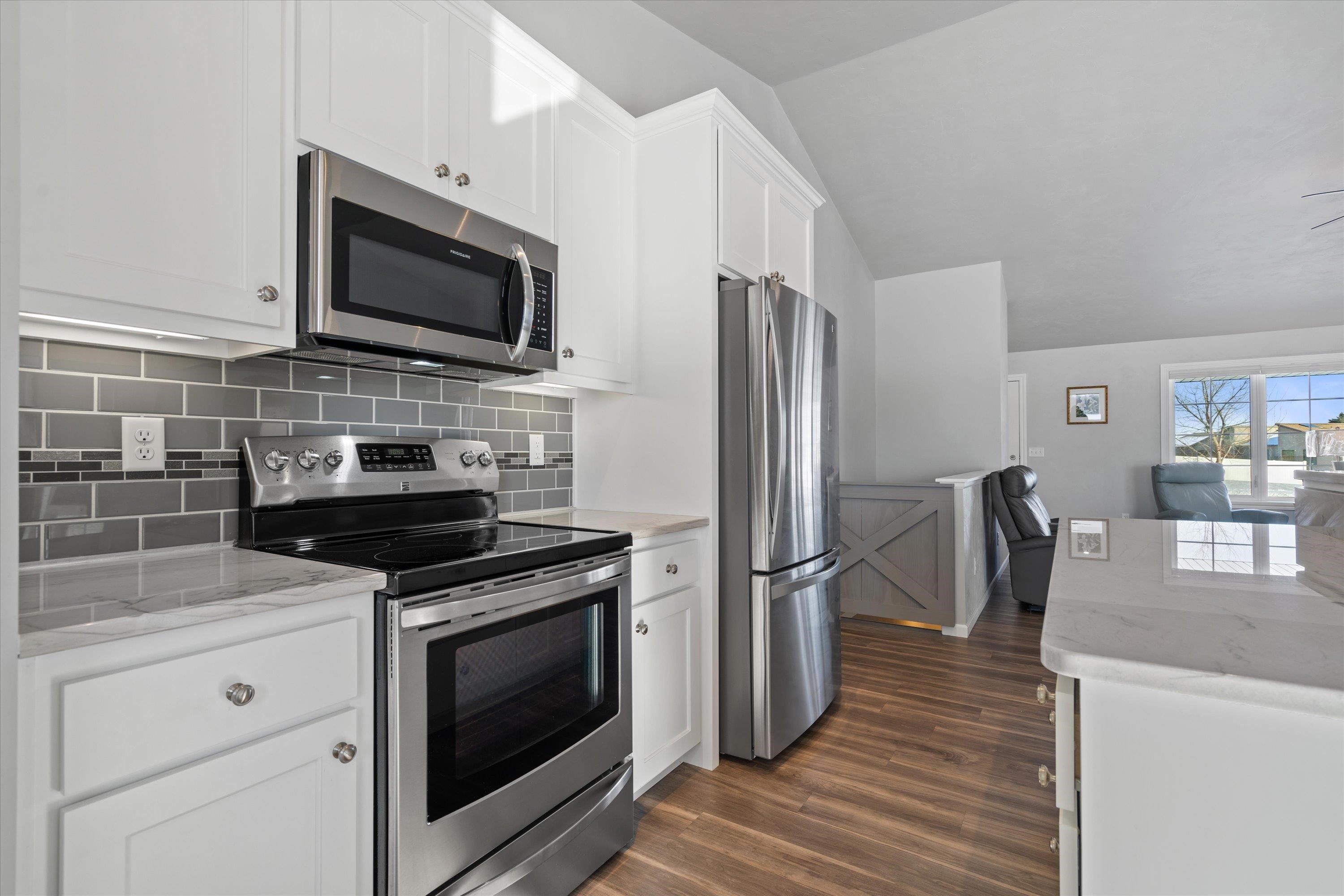 1735 Red Oak Street Green Bay, WI 54313 - Photo 14 of 40