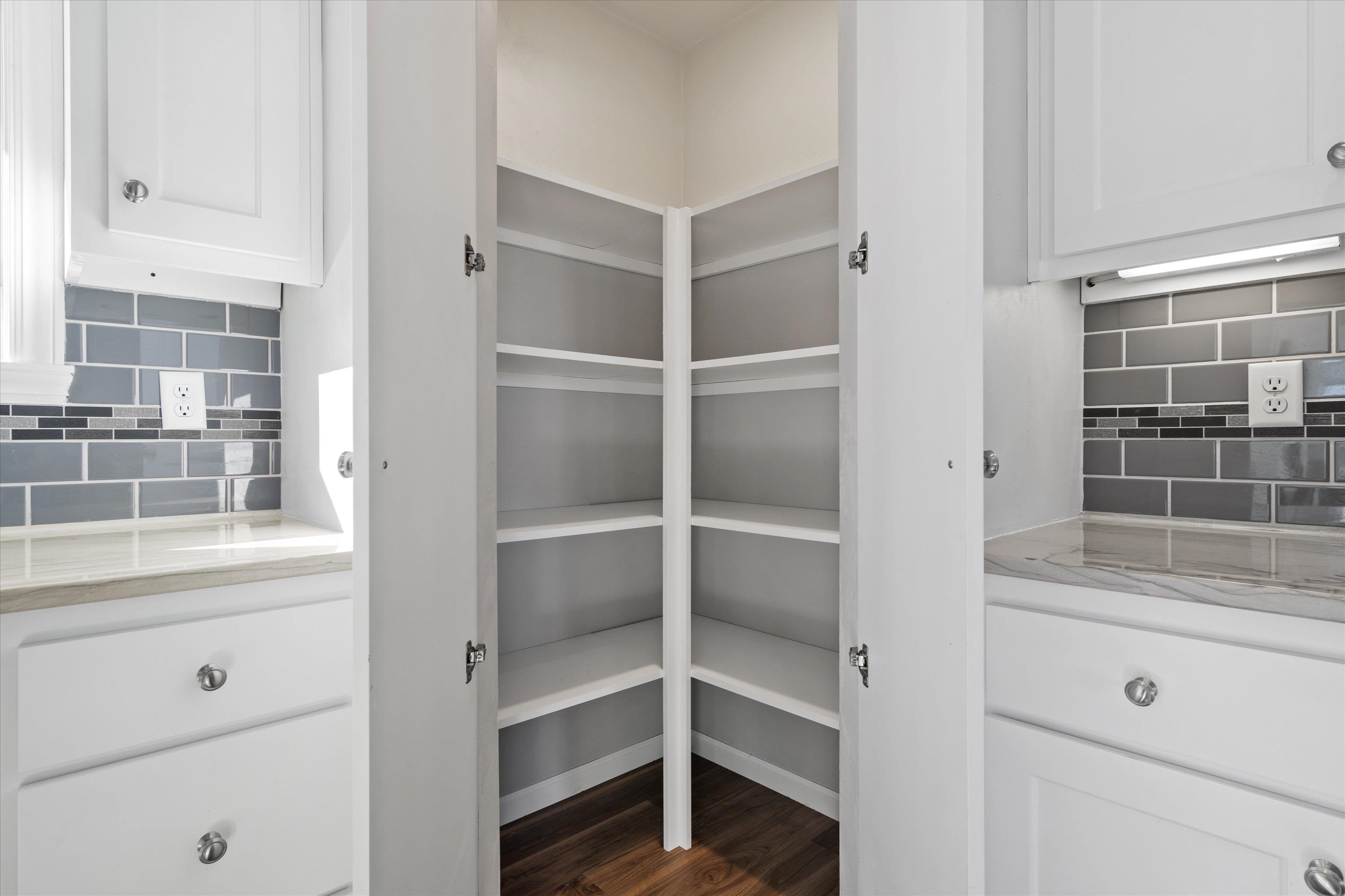 1735 Red Oak Street Green Bay, WI 54313 - Photo 15 of 40