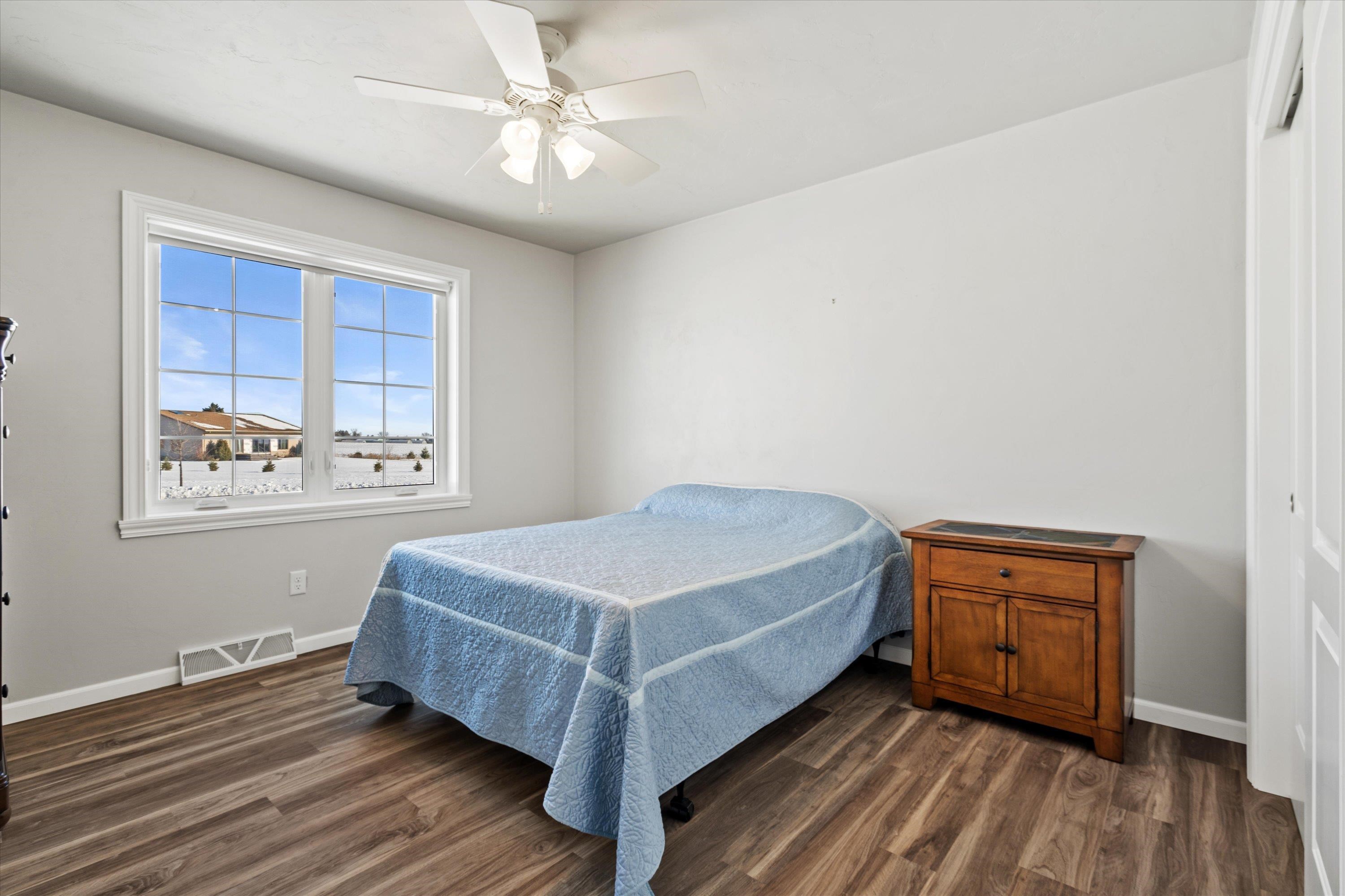 1735 Red Oak Street Green Bay, WI 54313 - Photo 17 of 40