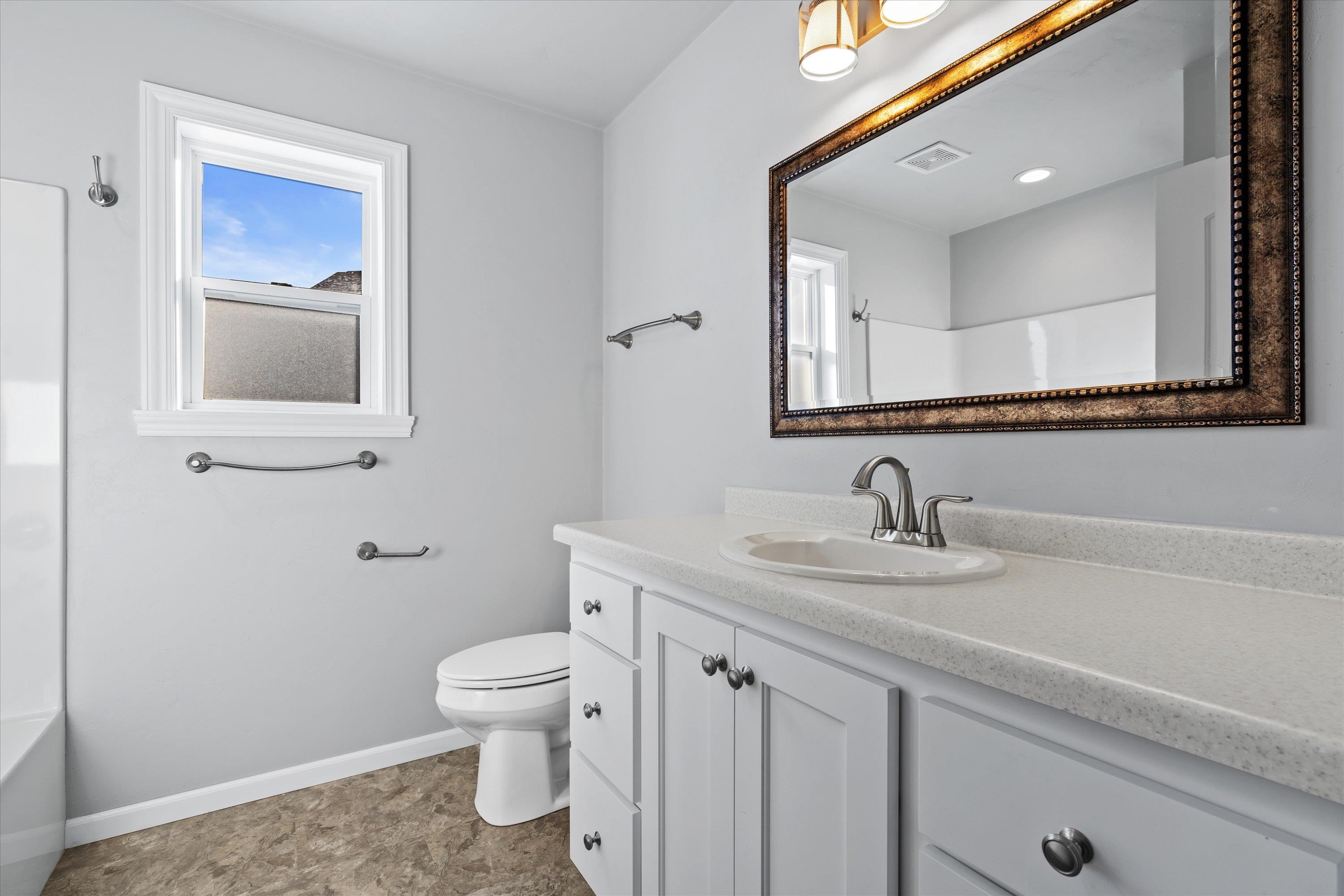 1735 Red Oak Street Green Bay, WI 54313 - Photo 20 of 40