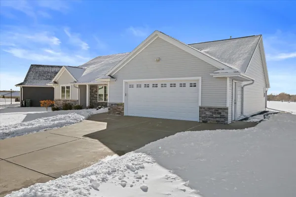 $499,000 | 1735 Red Oak Street, Green Bay, WI 54313