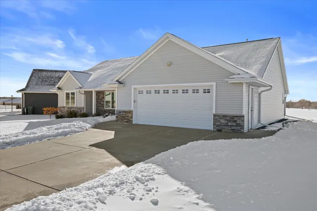 $499,000 | 1735 Red Oak Street, Green Bay, WI 54313