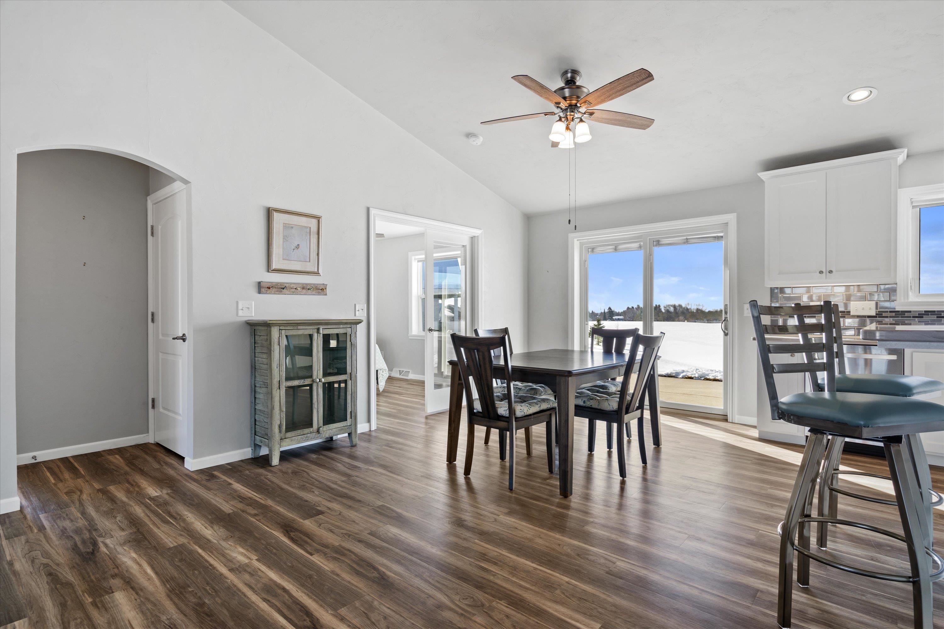 1735 Red Oak Street Green Bay, WI 54313 - Photo 8 of 40