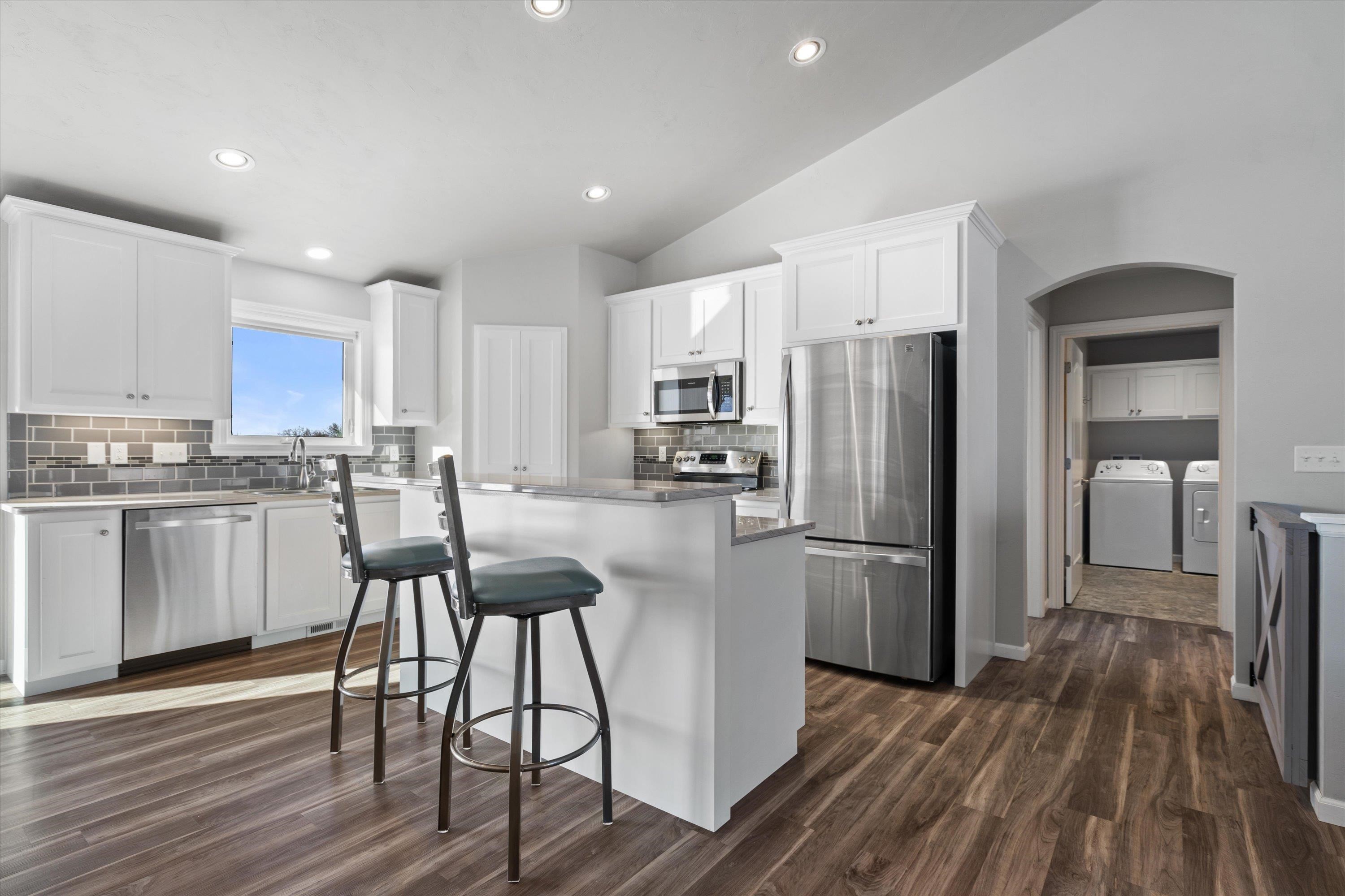 1735 Red Oak Street Green Bay, WI 54313 - Photo 10 of 40