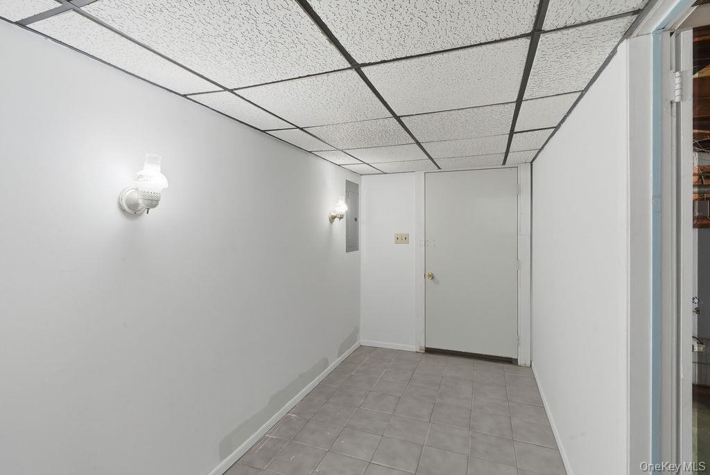 2934 Kinloch Road Wantagh, NY 11793 - Photo 23 of 34