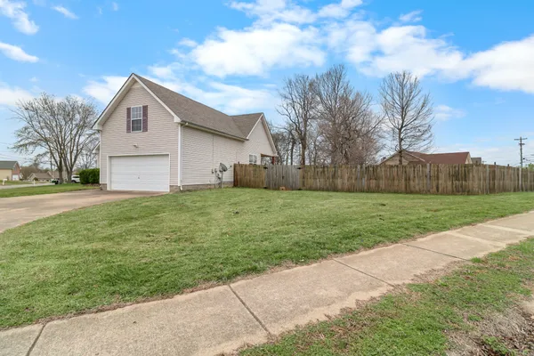 $1,700 | 3809 Man O War Boulevard, Clarksville, TN 37042
