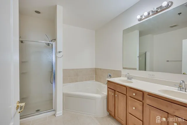 $525,000 | 2822 Edward Stec Boulevard, Edison, NJ 08837