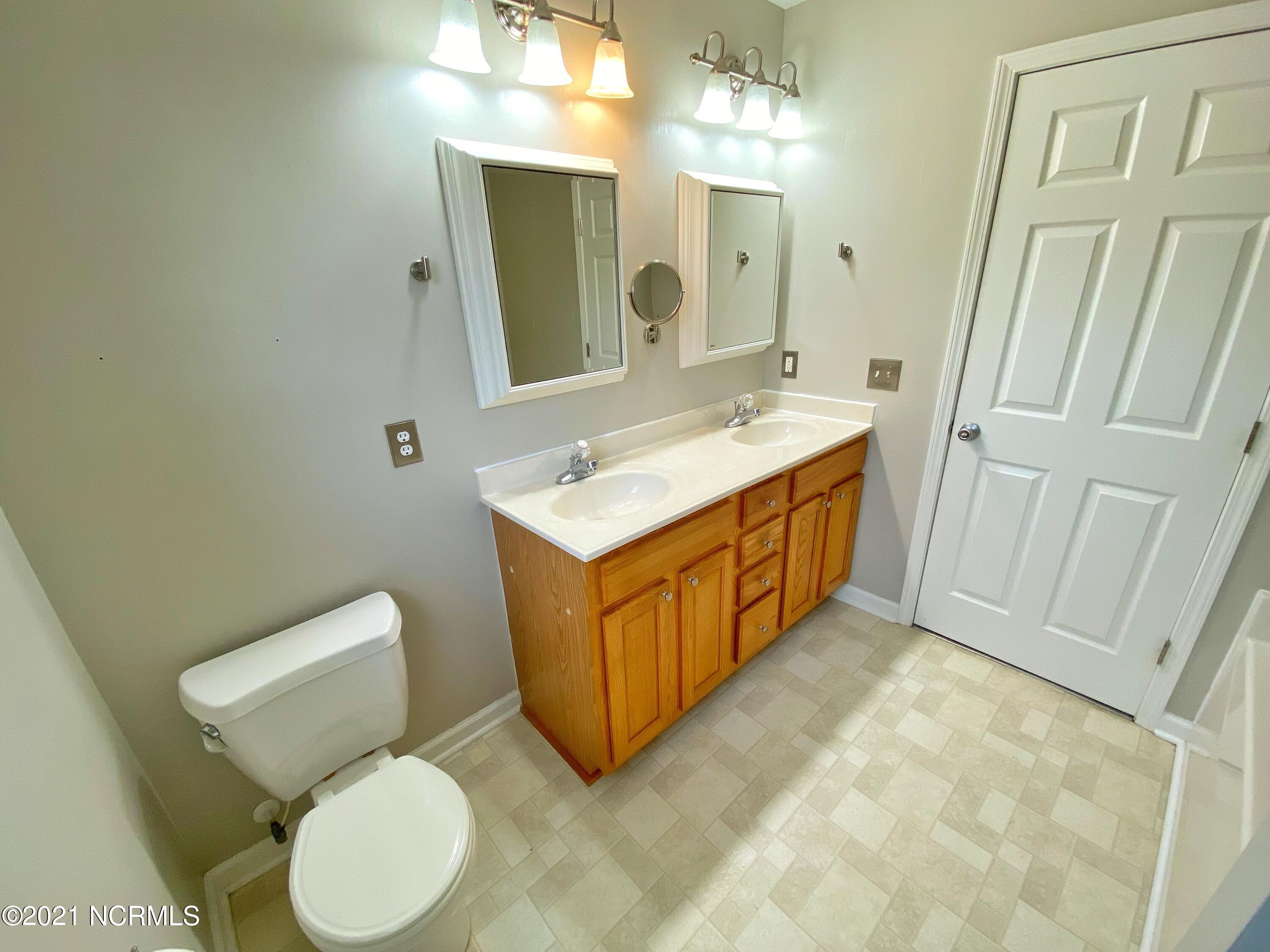1852 Haw Branch Road Beulaville, NC 28518 - Photo 23 of 35 Mstrbath1