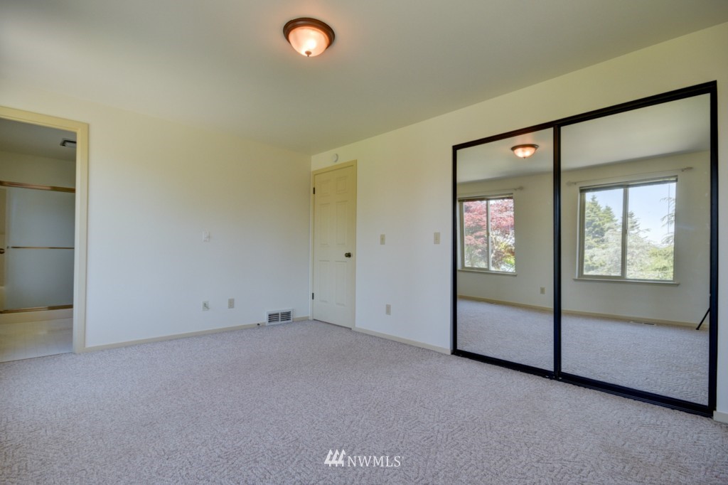 5008 Bakerview Road Oak Harbor, WA 98277 - Photo 11 of 25 Gallery Image 11