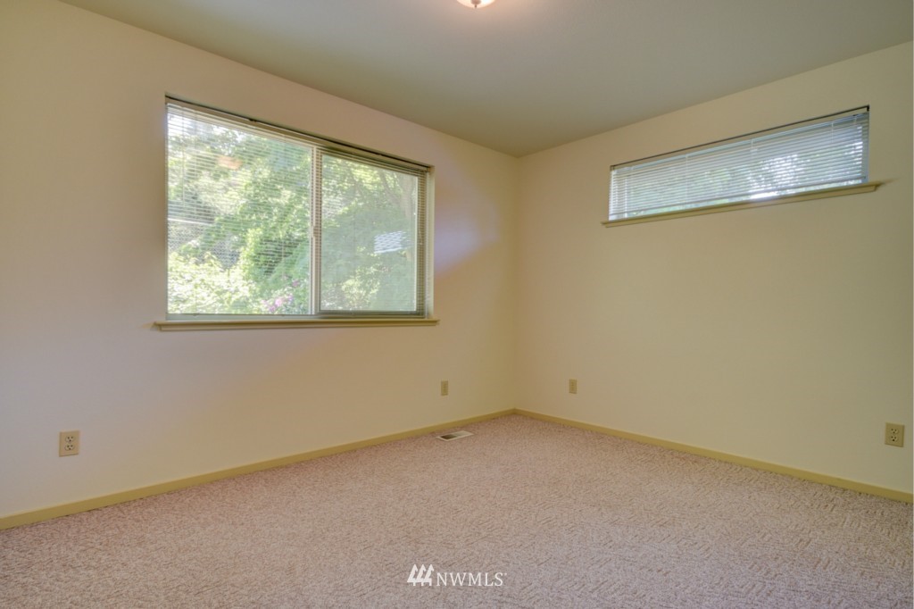 5008 Bakerview Road Oak Harbor, WA 98277 - Photo 12 of 25 Gallery Image 12