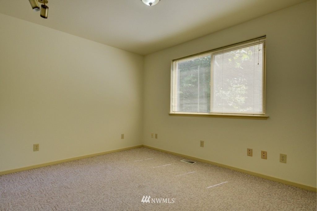 5008 Bakerview Road Oak Harbor, WA 98277 - Photo 13 of 25 Gallery Image 13