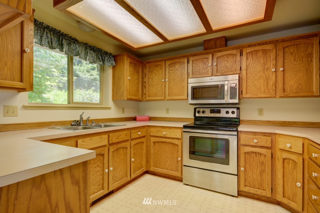 5008 Bakerview Road Oak Harbor, WA 98277 - Photo 6 of 25 Gallery Image 6