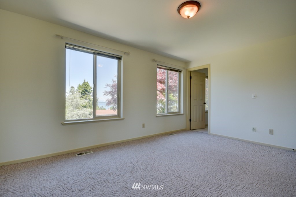 5008 Bakerview Road Oak Harbor, WA 98277 - Photo 10 of 25 Gallery Image 10