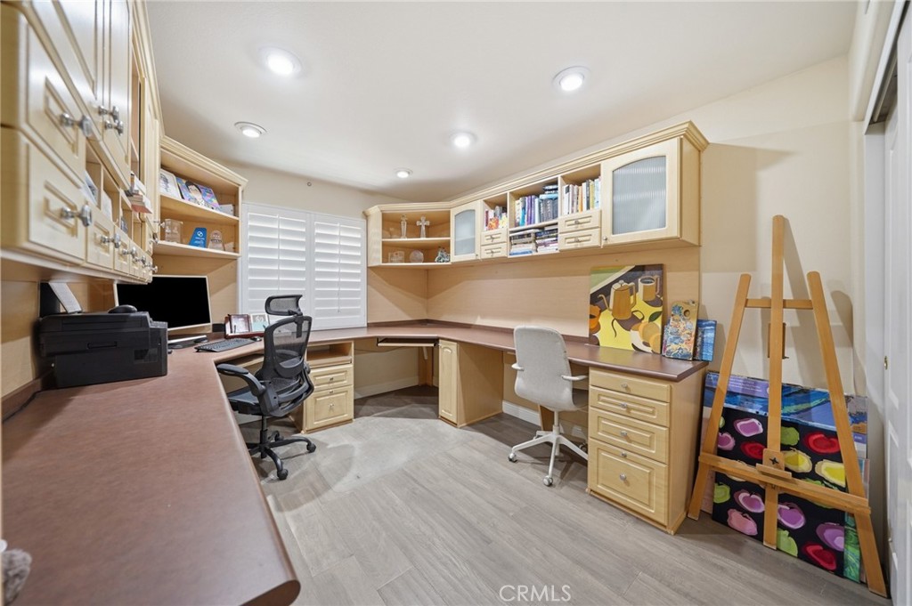 13903 Highlander Road La Mirada, CA 90638 - Photo 31 of 65 Room 3 - built in desk