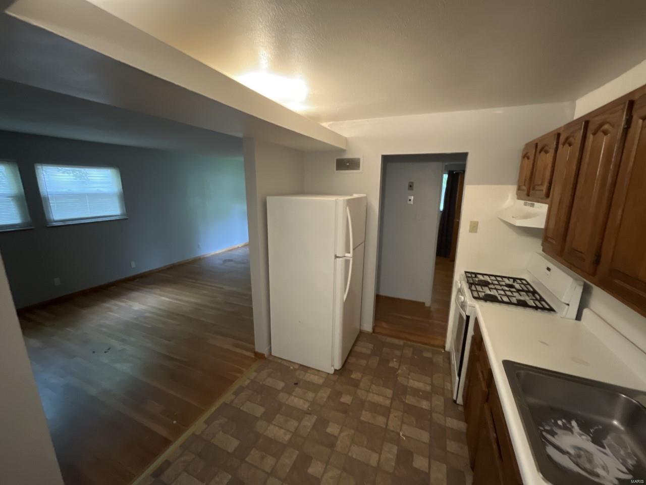 10726 Glen Garry Road St. Louis, MO 63137 - Photo 5 of 10