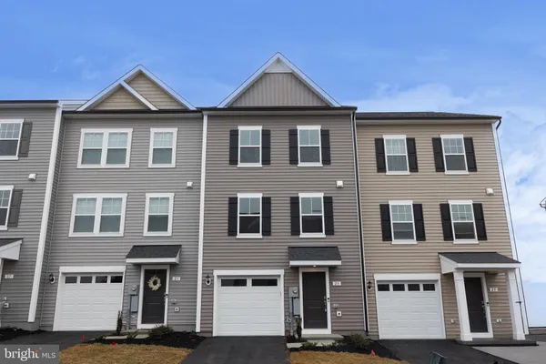 $2,150 | 25 Nymph Road, Inwood, WV 25428