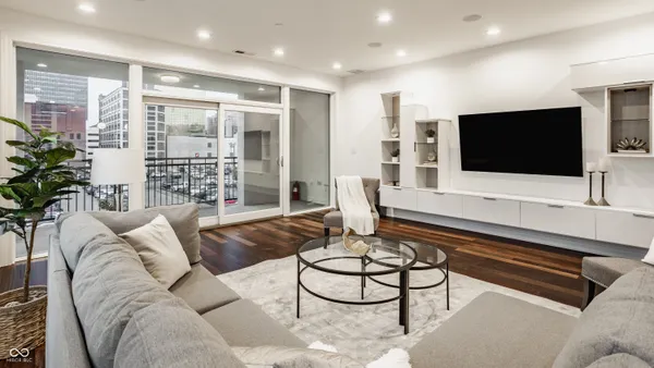 $4,000 | 333 Massachusetts Avenue, Unit 305, Indianapolis, IN 46204