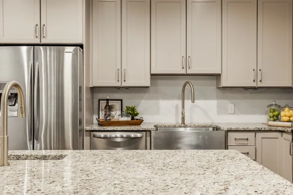 $4,000 | 333 Massachusetts Avenue, Unit 305, Indianapolis, IN 46204