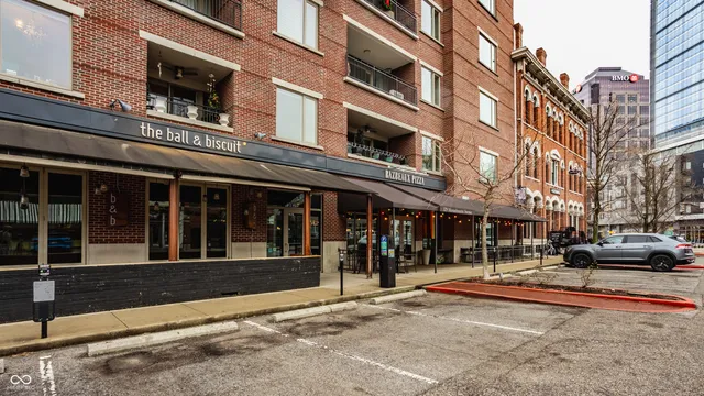 $4,000 | 333 Massachusetts Avenue, Unit 305, Indianapolis, IN 46204