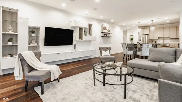 $4,000 | 333 Massachusetts Avenue, Unit 305, Indianapolis, IN 46204