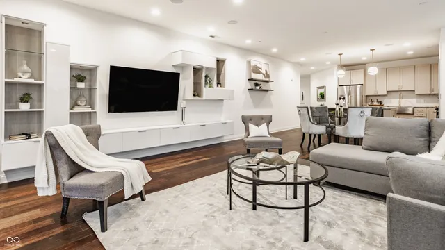 $4,000 | 333 Massachusetts Avenue, Unit 305, Indianapolis, IN 46204