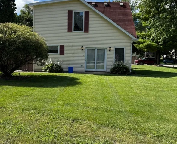 a view of a house with a yard