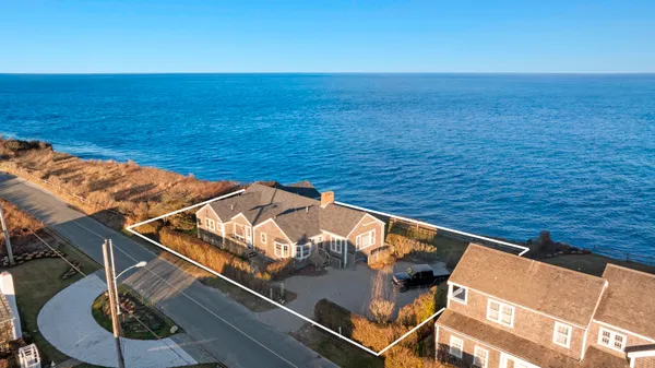 $1,895,000 | 83 Baxter Road, Nantucket, MA 02554