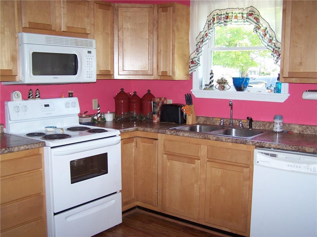 166 High Street Paris, ME 04281 - Photo 6 of 20 Fully applianced kitchen. All...