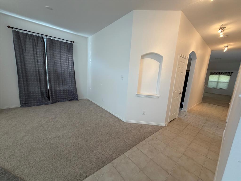 4618 Island Bay Drive Arlington, TX 76119 - Photo 3 of 16 an empty room with closet