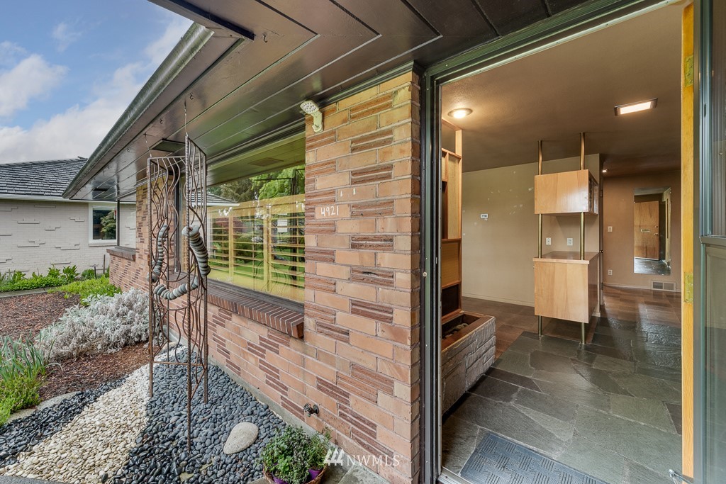 4921 Rucker Avenue Everett, WA 98203 - Photo 6 of 35 Gallery Image 6