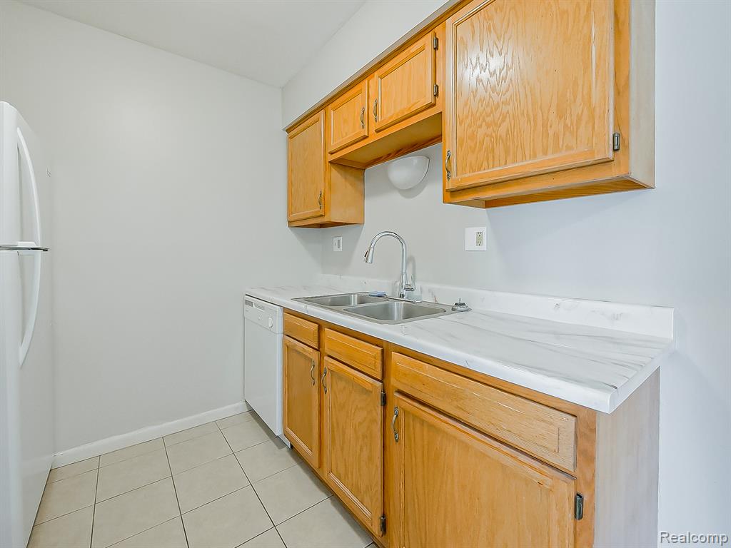 125 East Van Riper Road, Unit 5 Fowlerville, MI 48836 - Photo 9 of 23