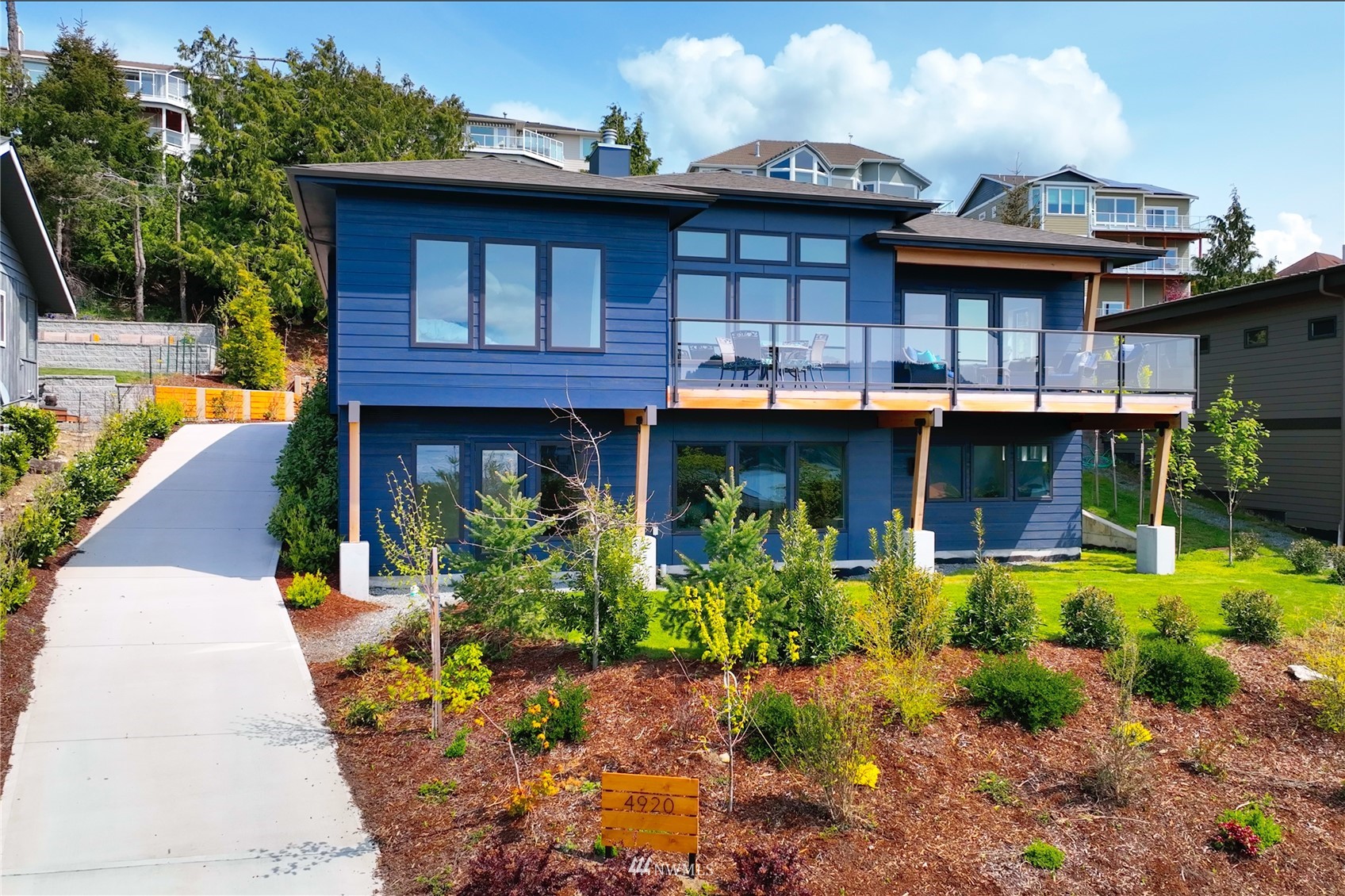 4920 Heather Drive Anacortes, WA 98221 - Photo 40 of 40 a view of a house with tub and garden