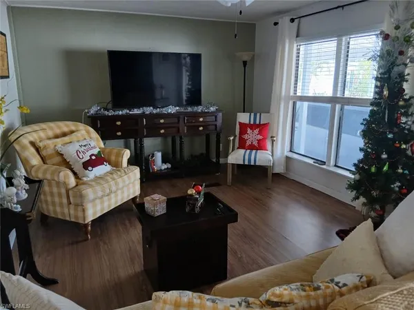 $1,700 | 2105 Cypress Court, Naples, FL 34110