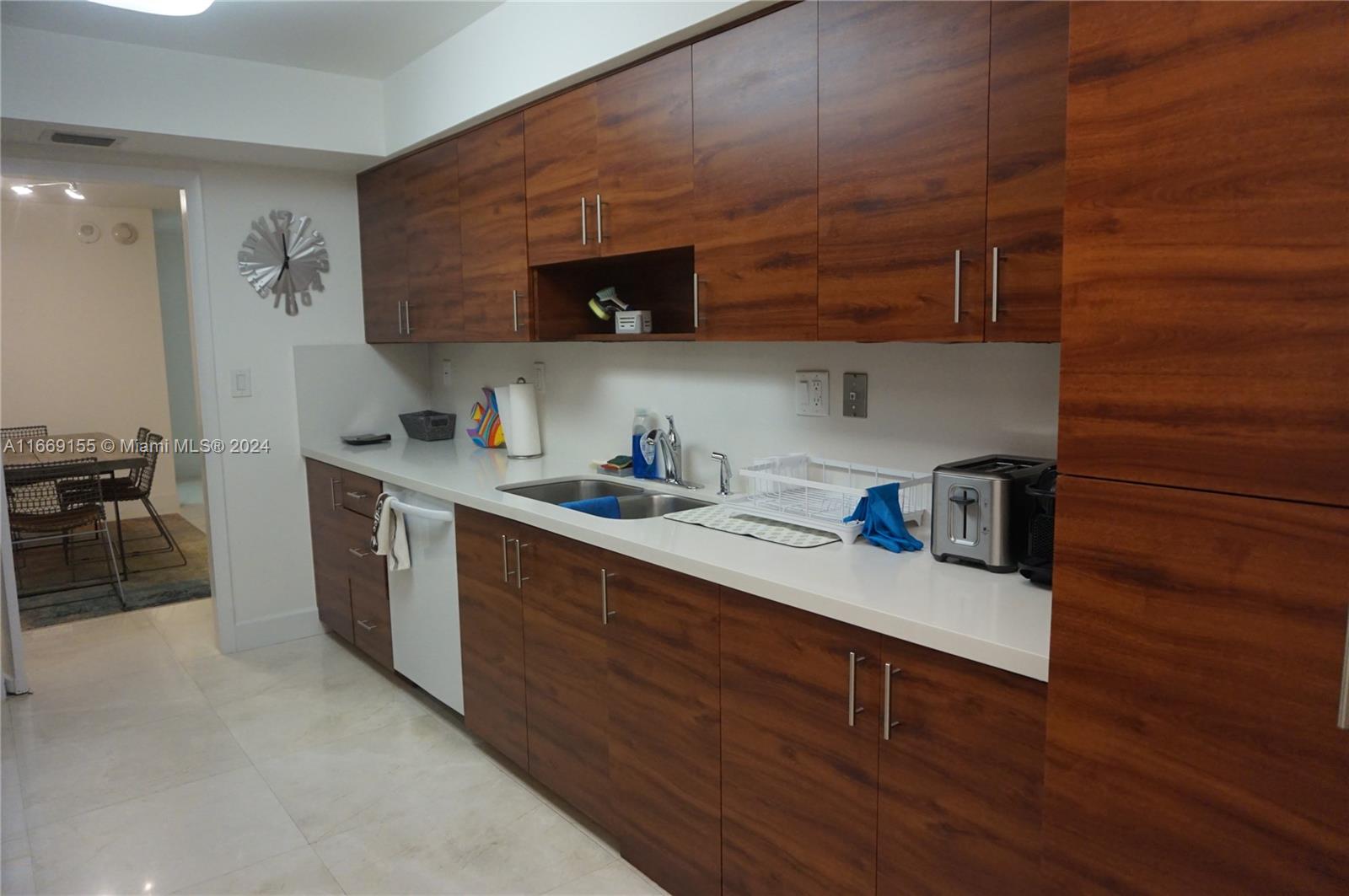 1121 Crandon Boulevard, Unit E1006 Key Biscayne, FL 33149 - Photo 11 of 37