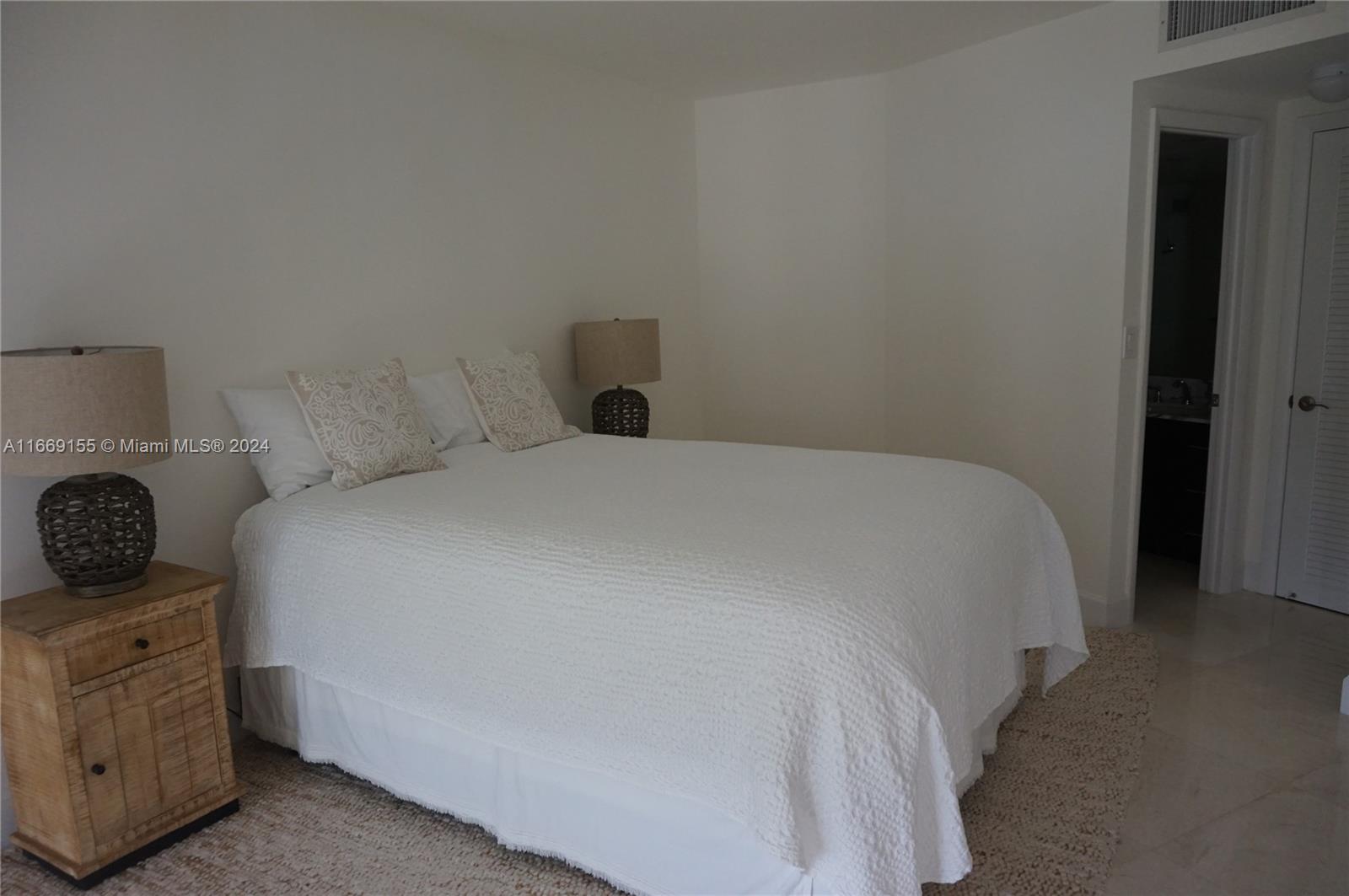 1121 Crandon Boulevard, Unit E1006 Key Biscayne, FL 33149 - Photo 20 of 37