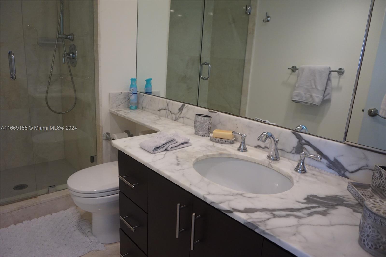 1121 Crandon Boulevard, Unit E1006 Key Biscayne, FL 33149 - Photo 24 of 37