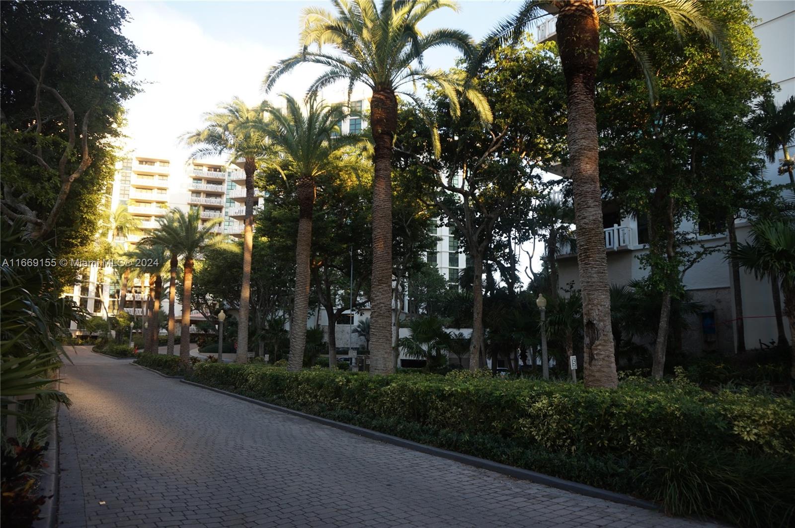 1121 Crandon Boulevard, Unit E1006 Key Biscayne, FL 33149 - Photo 26 of 37