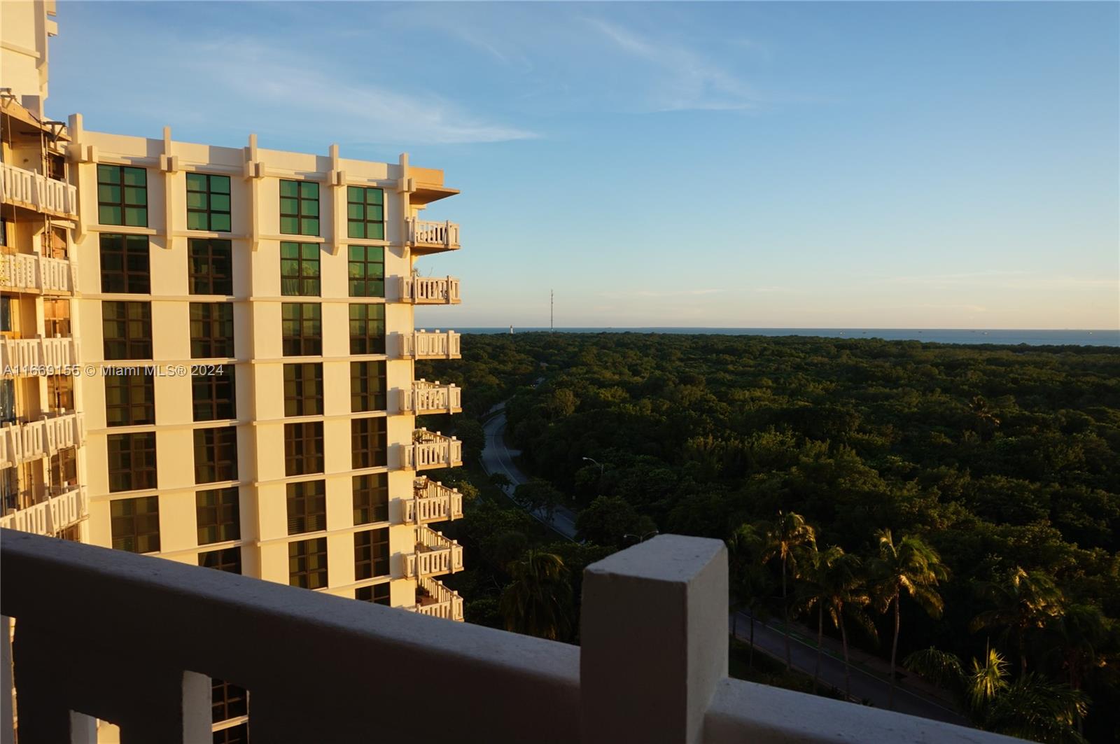 1121 Crandon Boulevard, Unit E1006 Key Biscayne, FL 33149 - Photo 3 of 37