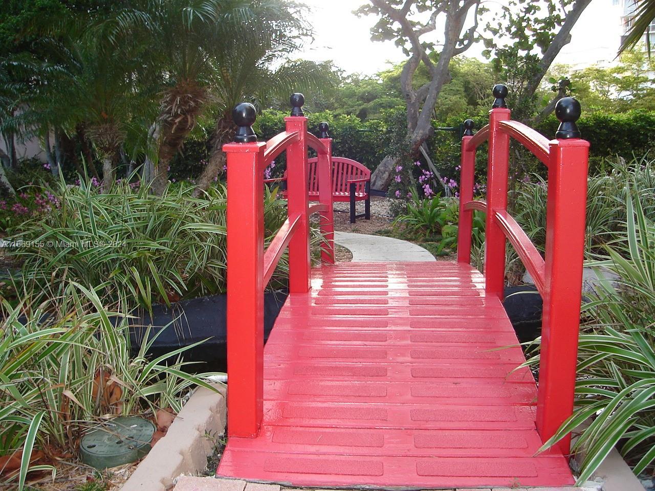 1121 Crandon Boulevard, Unit E1006 Key Biscayne, FL 33149 - Photo 31 of 37 Pond