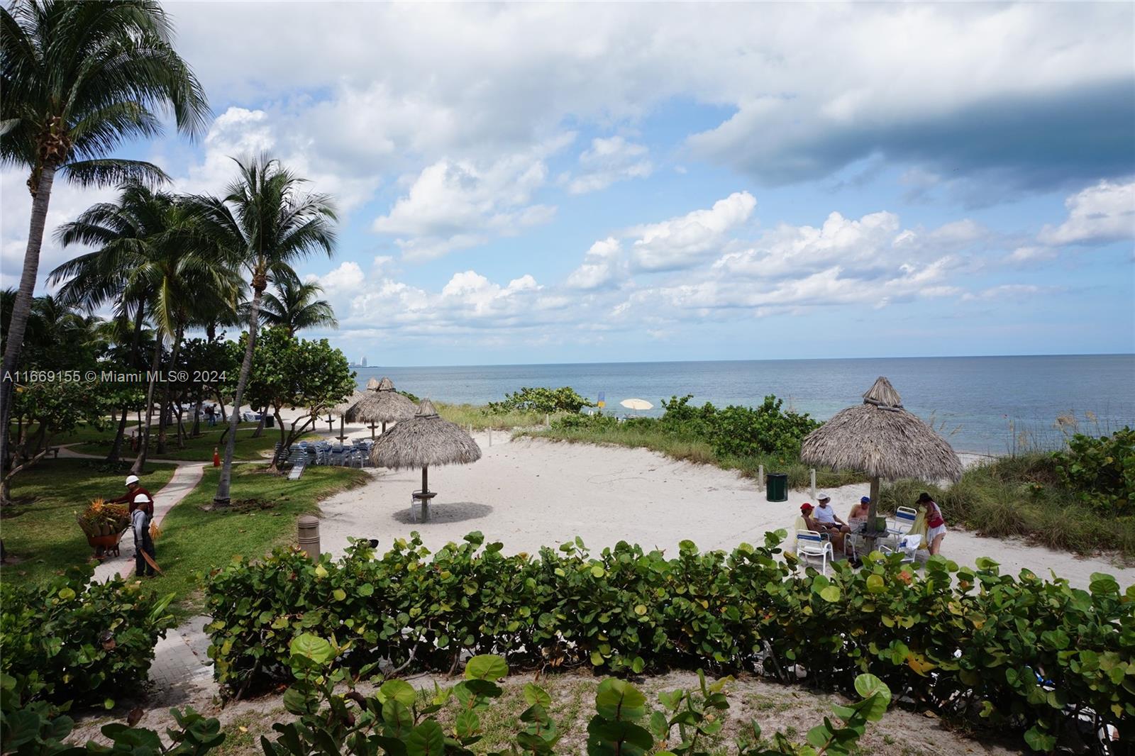 1121 Crandon Boulevard, Unit E1006 Key Biscayne, FL 33149 - Photo 34 of 37