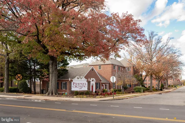 $283,000 | 1630 West Abingdon Drive, Unit 202, Alexandria, VA 22314