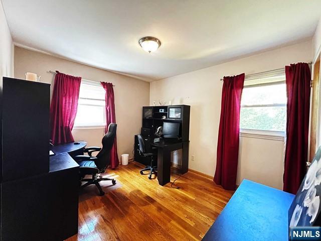 321 Maplewood Drive Paramus, NJ 07652 - Photo 13 of 29