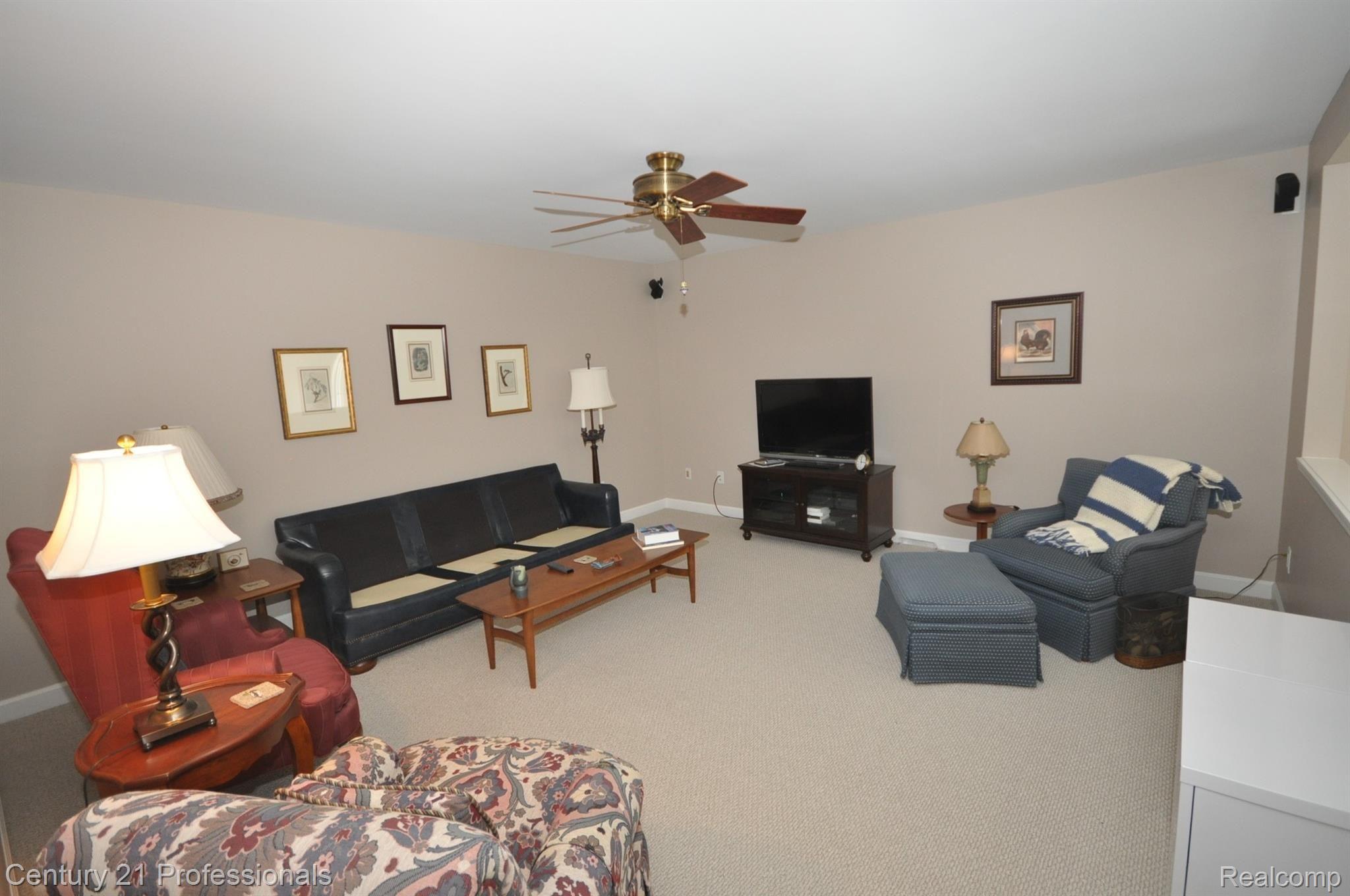 5045 Belmonte Drive Rochester, MI 48306 - Photo 23 of 52 22-5045 Belmonte.JPG