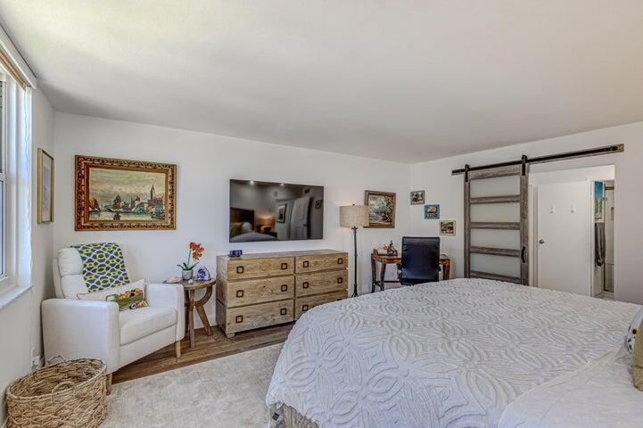 5440 North Ocean Drive, Unit 1502 Singer Island, FL 33404 - Photo 17 of 34 MASTER BED