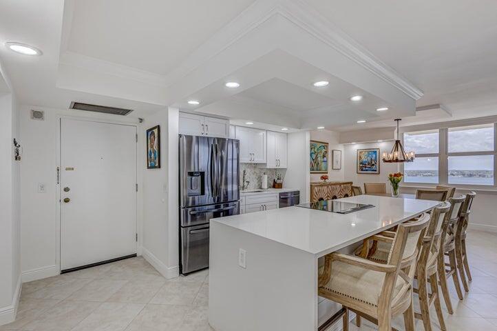 5440 North Ocean Drive, Unit 1502 Singer Island, FL 33404 - Photo 2 of 34 KITCHEN