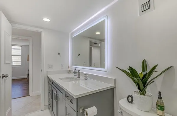 $7,500 | 5440 North Ocean Drive, Unit 1502, Singer Island, FL 33404