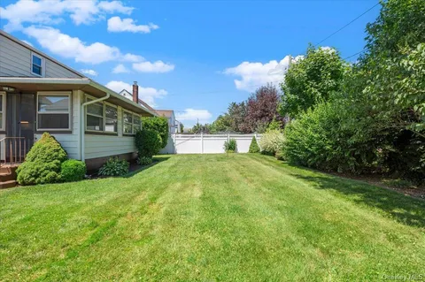 $739,000 | 665 Dianne Street, Seaford, NY 11783